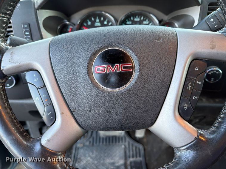 image for item FT8132 2010 GMC Sierra Crew Cab pickup truck
