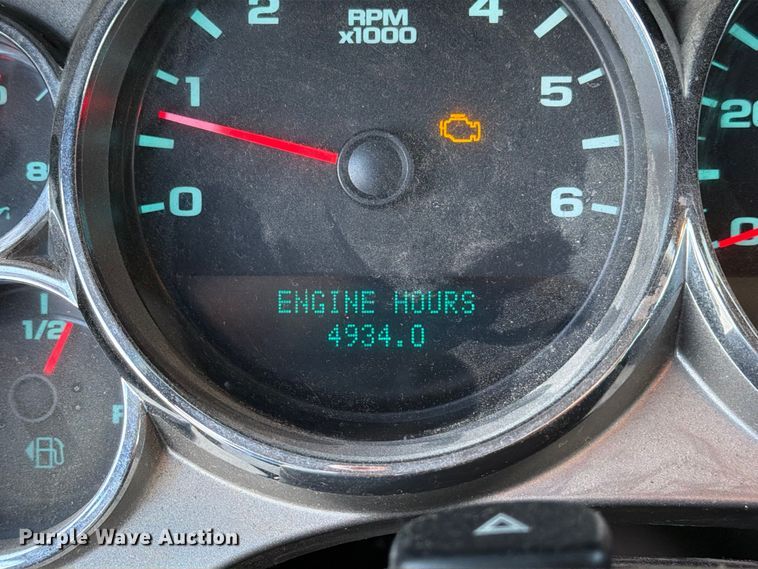 image for item FT8132 2010 GMC Sierra Crew Cab pickup truck