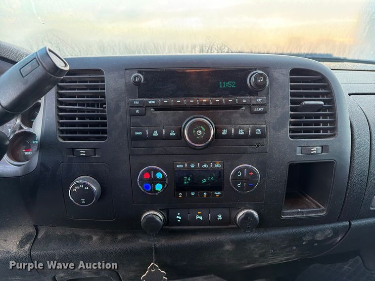 image for item FT8132 2010 GMC Sierra Crew Cab pickup truck