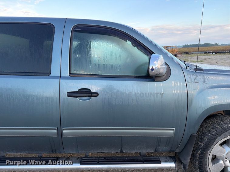 image for item FT8132 2010 GMC Sierra Crew Cab pickup truck