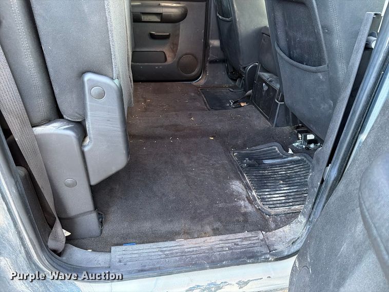 image for item FT8132 2010 GMC Sierra Crew Cab pickup truck