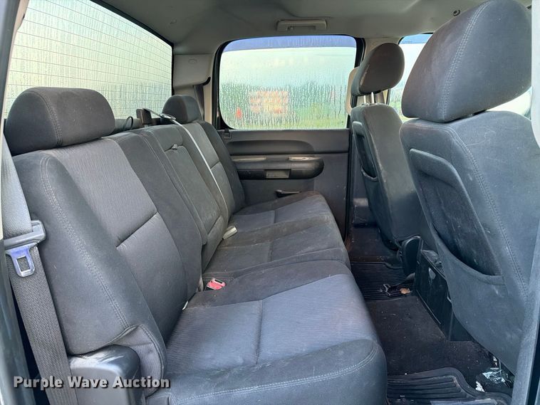 image for item FT8132 2010 GMC Sierra Crew Cab pickup truck