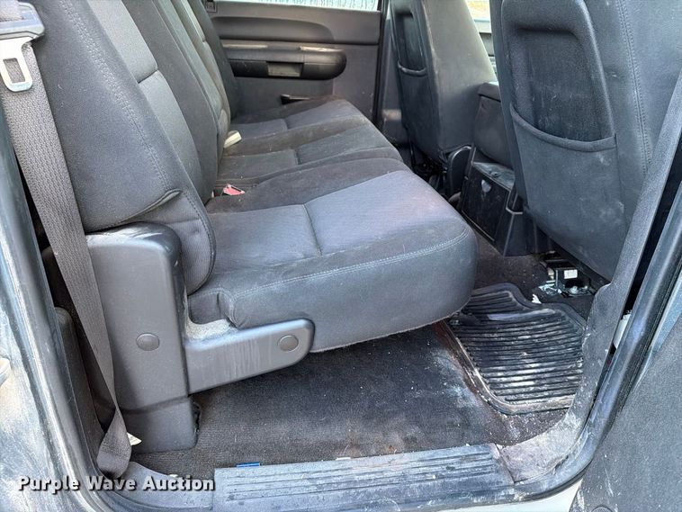 image for item FT8132 2010 GMC Sierra Crew Cab pickup truck