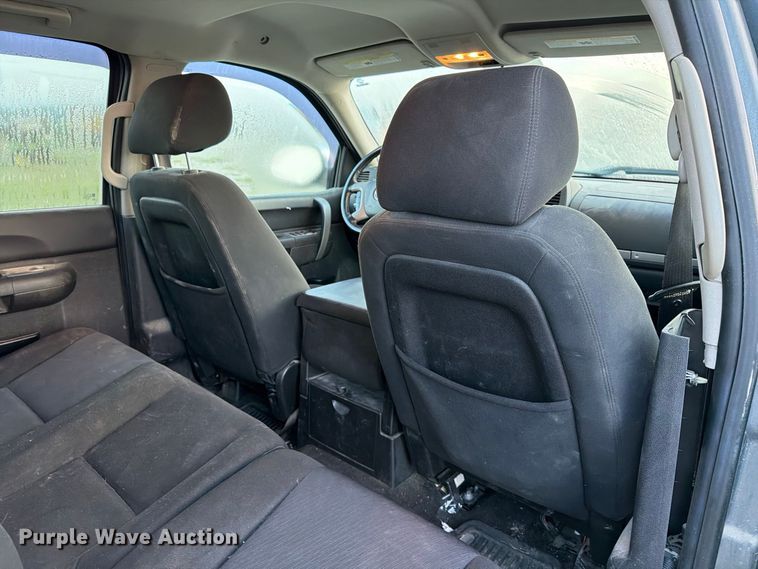 image for item FT8132 2010 GMC Sierra Crew Cab pickup truck
