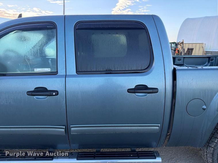 image for item FT8132 2010 GMC Sierra Crew Cab pickup truck