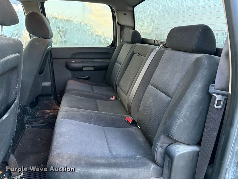 image for item FT8132 2010 GMC Sierra Crew Cab pickup truck