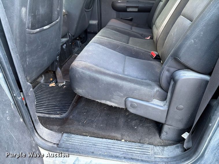 image for item FT8132 2010 GMC Sierra Crew Cab pickup truck