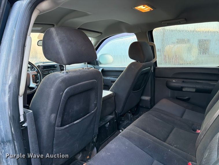 image for item FT8132 2010 GMC Sierra Crew Cab pickup truck