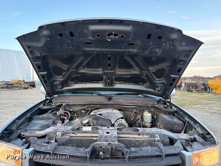 image for item FT8132 2010 GMC Sierra Crew Cab pickup truck
