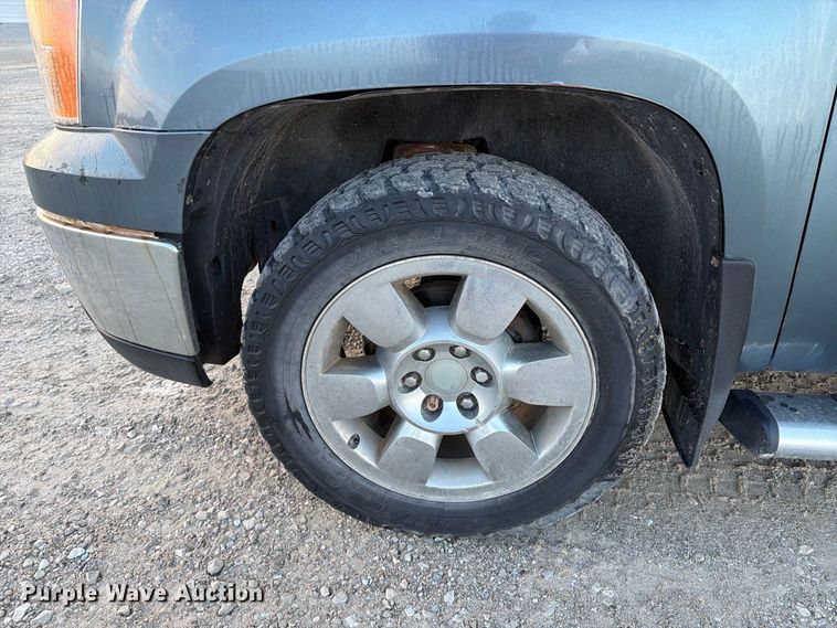 image for item FT8132 2010 GMC Sierra Crew Cab pickup truck
