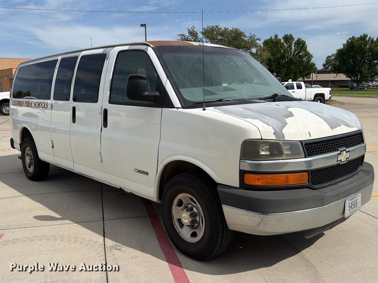 image for item FU0516 2003 Chevrolet Express 3500 van