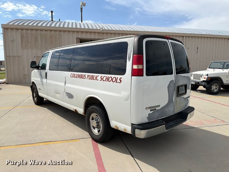 image for item FU0516 2003 Chevrolet Express 3500 van