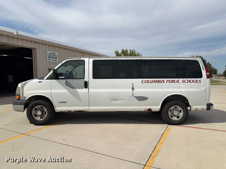 image for item FU0516 2003 Chevrolet Express 3500 van