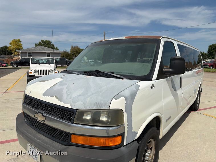 image for item FU0516 2003 Chevrolet Express 3500 van
