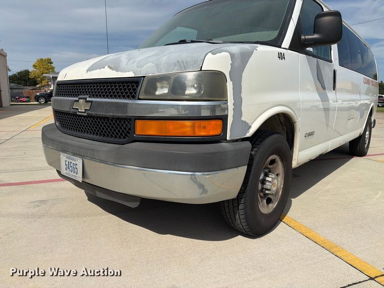 image for item FU0516 2003 Chevrolet Express 3500 van