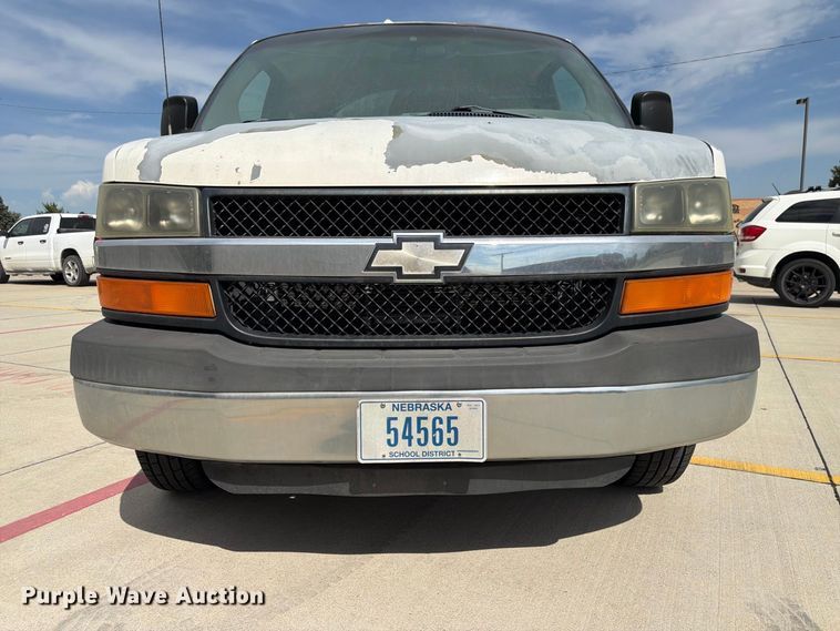 image for item FU0516 2003 Chevrolet Express 3500 van