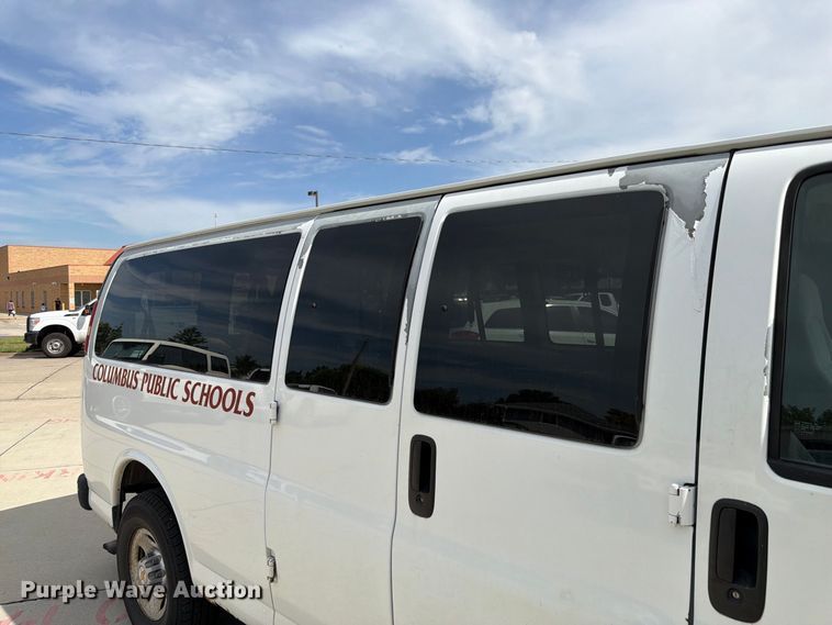 image for item FU0516 2003 Chevrolet Express 3500 van