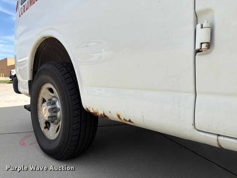 image for item FU0516 2003 Chevrolet Express 3500 van