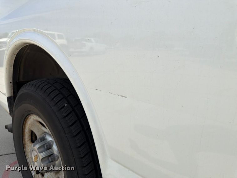 image for item FU0516 2003 Chevrolet Express 3500 van