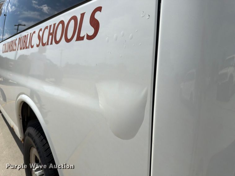 image for item FU0516 2003 Chevrolet Express 3500 van
