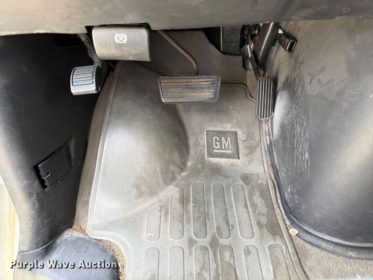 image for item FU0516 2003 Chevrolet Express 3500 van