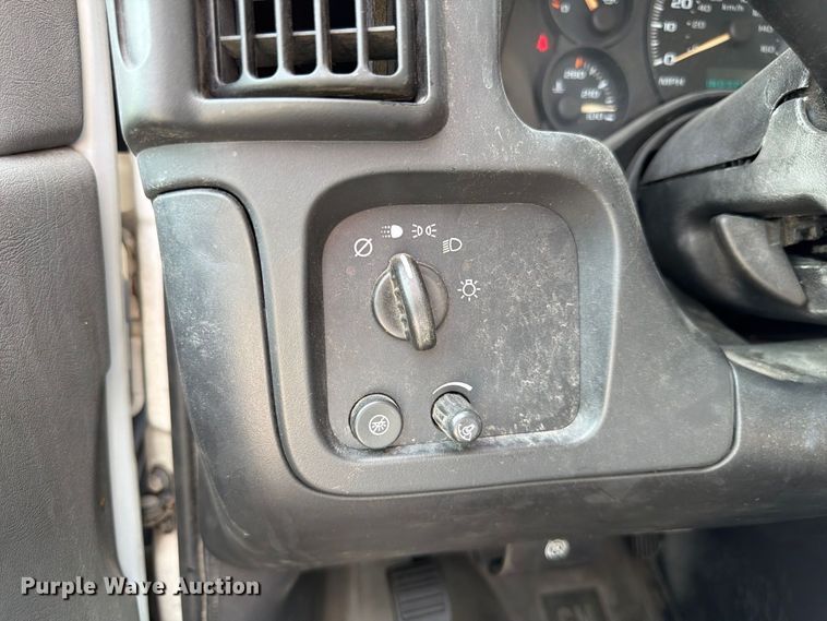 image for item FU0516 2003 Chevrolet Express 3500 van