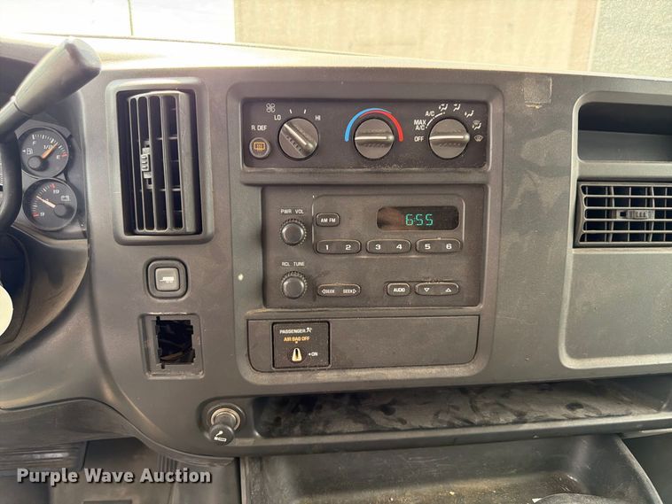 image for item FU0516 2003 Chevrolet Express 3500 van