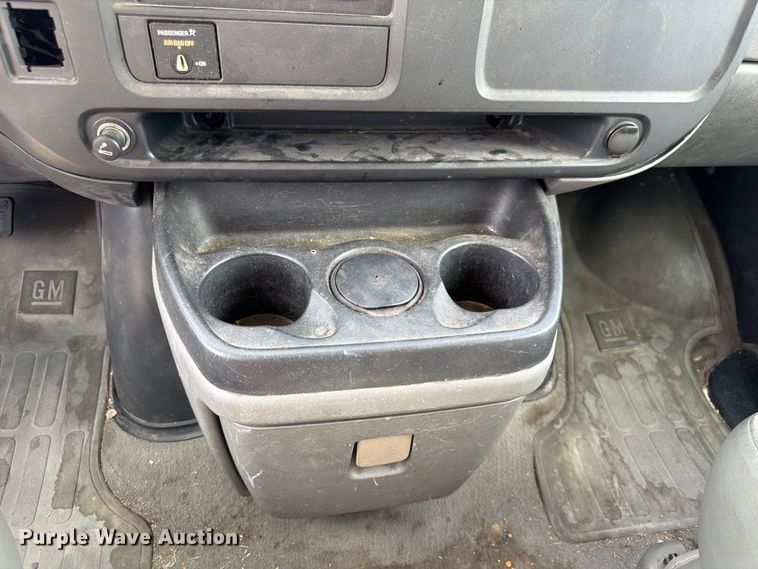 image for item FU0516 2003 Chevrolet Express 3500 van