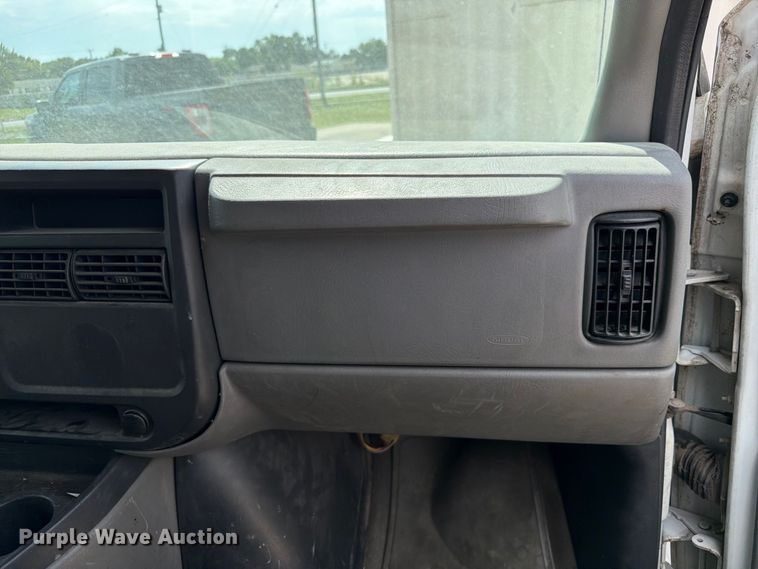 image for item FU0516 2003 Chevrolet Express 3500 van