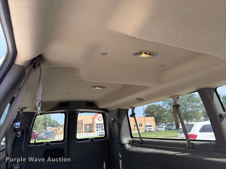 image for item FU0516 2003 Chevrolet Express 3500 van