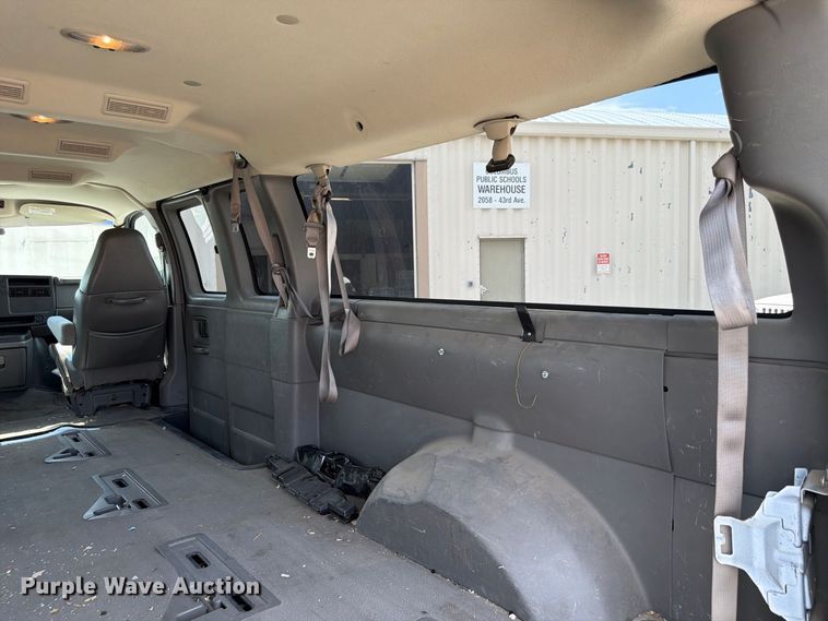 image for item FU0516 2003 Chevrolet Express 3500 van