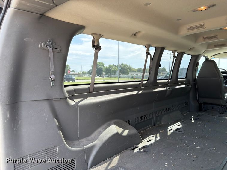 image for item FU0516 2003 Chevrolet Express 3500 van