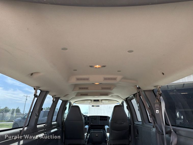image for item FU0516 2003 Chevrolet Express 3500 van