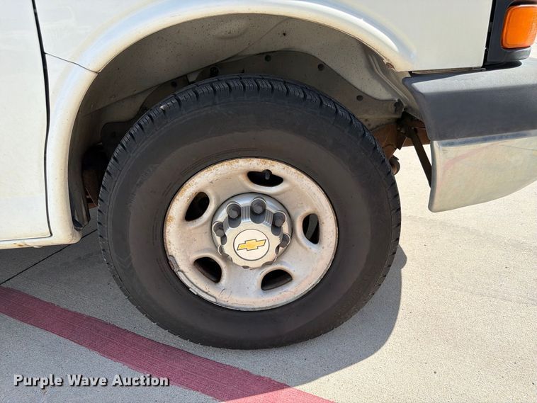 image for item FU0516 2003 Chevrolet Express 3500 van