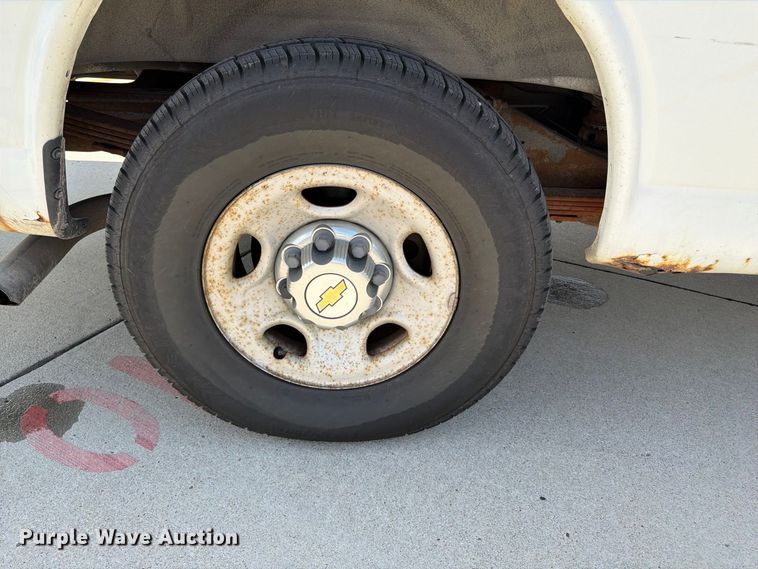 image for item FU0516 2003 Chevrolet Express 3500 van