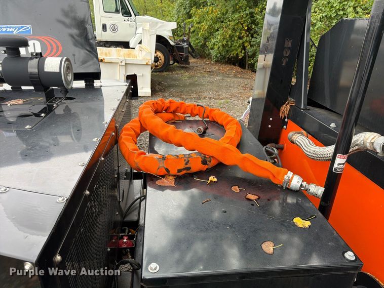 image for item FU4644 2021 Stepp MFG OJK-275 melter applicator