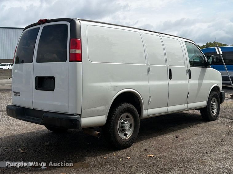 image for item FU4645 2016 Chevrolet Express 2500 van
