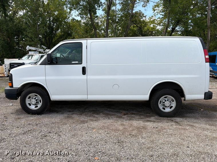 image for item FU4645 2016 Chevrolet Express 2500 van