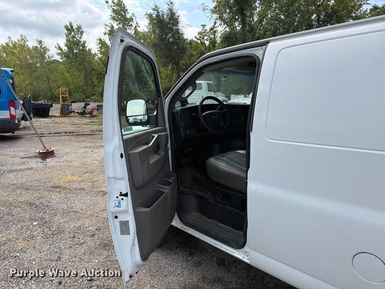 image for item FU4645 2016 Chevrolet Express 2500 van