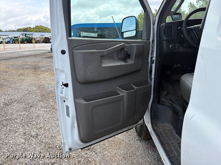 image for item FU4645 2016 Chevrolet Express 2500 van