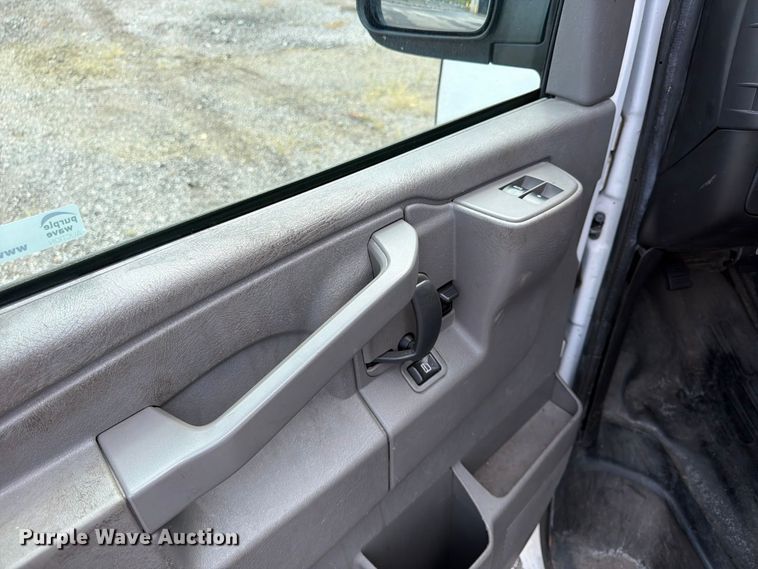image for item FU4645 2016 Chevrolet Express 2500 van