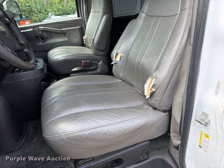 image for item FU4645 2016 Chevrolet Express 2500 van