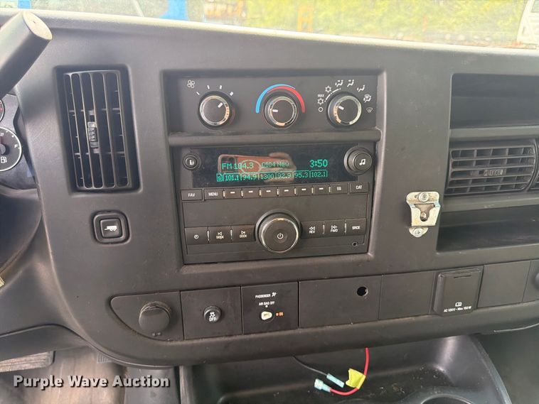 image for item FU4645 2016 Chevrolet Express 2500 van