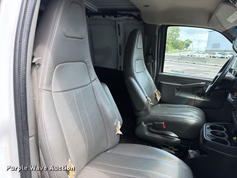 image for item FU4645 2016 Chevrolet Express 2500 van