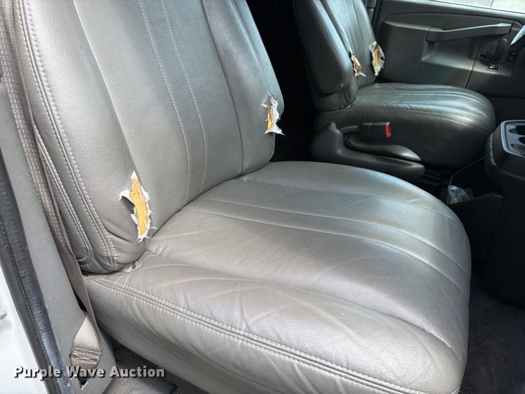 image for item FU4645 2016 Chevrolet Express 2500 van