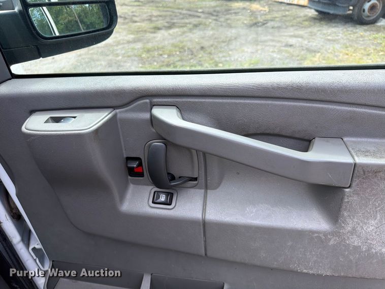 image for item FU4645 2016 Chevrolet Express 2500 van