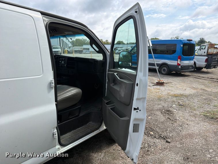 image for item FU4645 2016 Chevrolet Express 2500 van