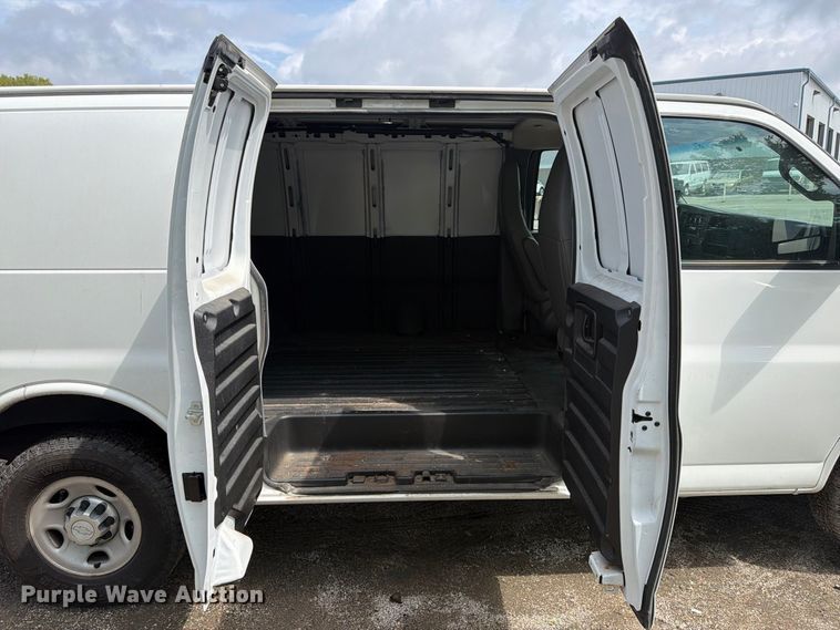 image for item FU4645 2016 Chevrolet Express 2500 van