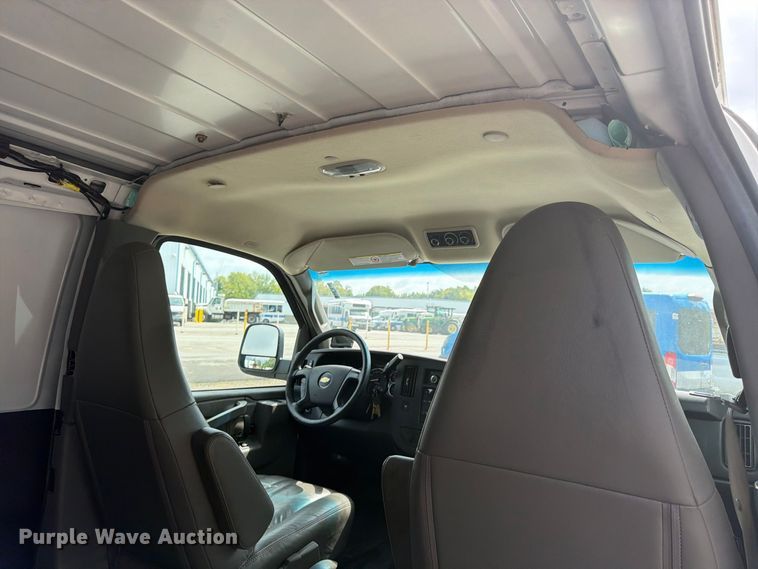image for item FU4645 2016 Chevrolet Express 2500 van