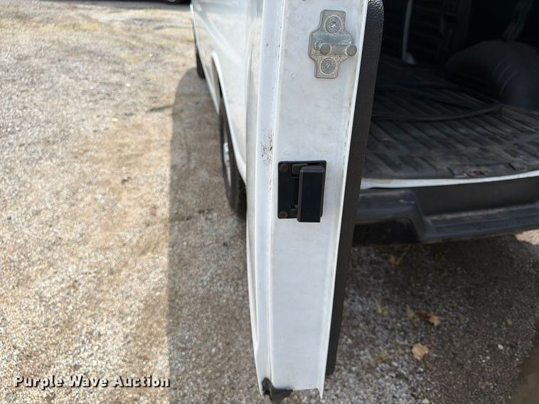 image for item FU4645 2016 Chevrolet Express 2500 van